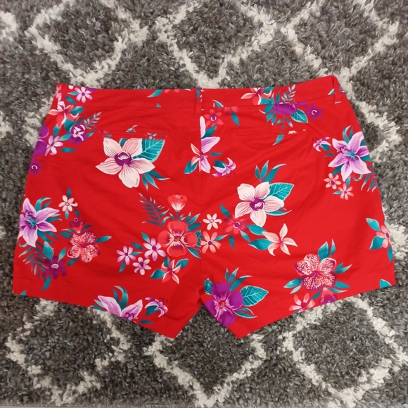 Old Navy Red Floral Everyday Shorts Size 26 - Picture 6 of 6